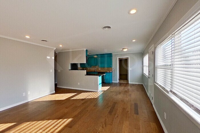 Building Photo - 4418 Mesa Cir