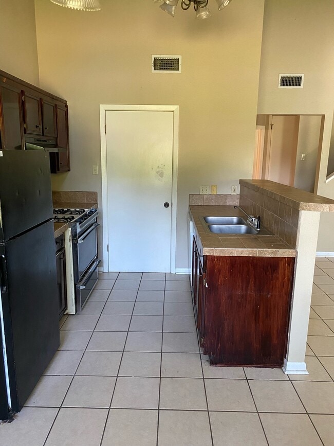 Building Photo - 208 Standifer Ave