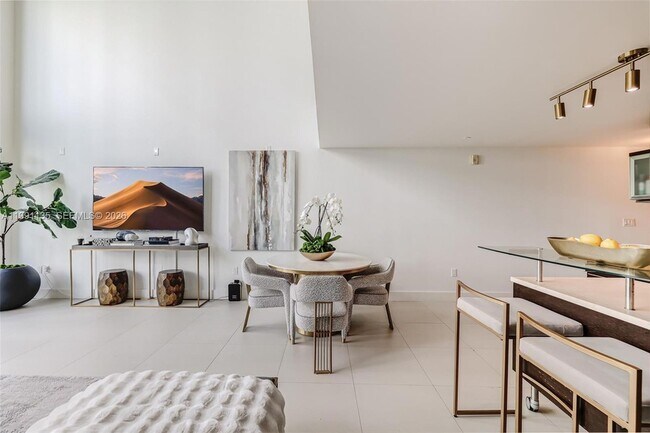 Building Photo - 6000 Collins Ave