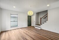 Building Photo - Beautifully updated 2-2.5-2 in Mistletoe Heights, Fort Worth!