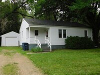 Building Photo - Very nice 3 bedroom/1 bath in El Dorado!
