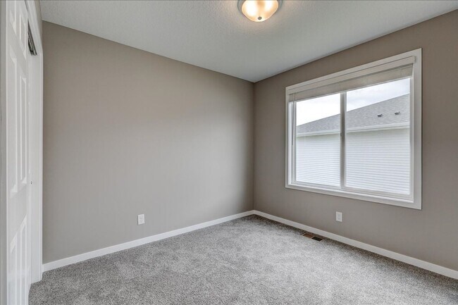 Building Photo - House for Rent in Des Moines/Ankeny