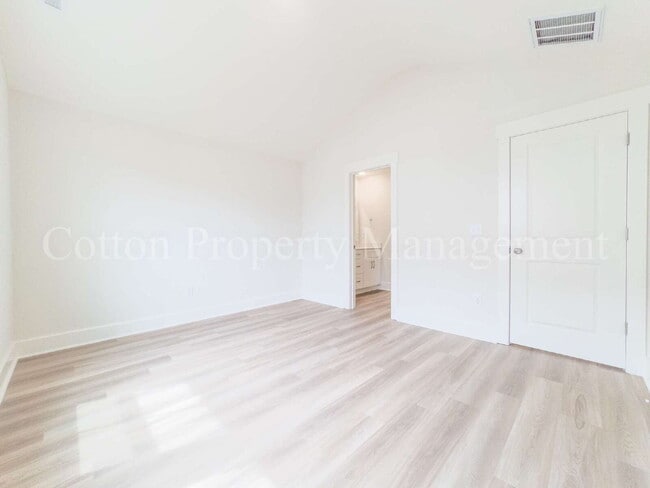 Building Photo - 29 W Pioneer Wy