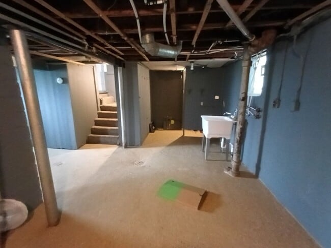 Building Photo - 4 bedroom 2 bath brick colonial NOW AVAILA...