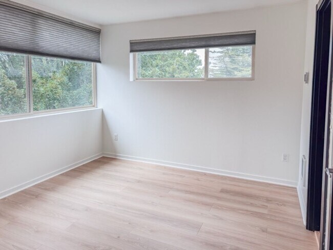 Building Photo - 4146 25th Ave SW