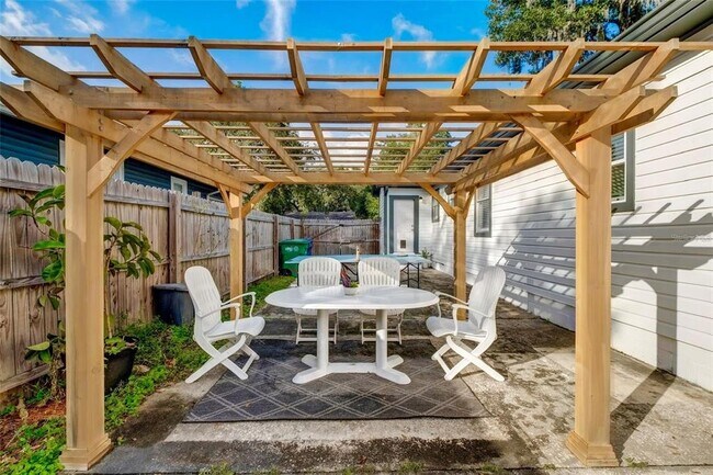 Building Photo - 1221 E Ida St