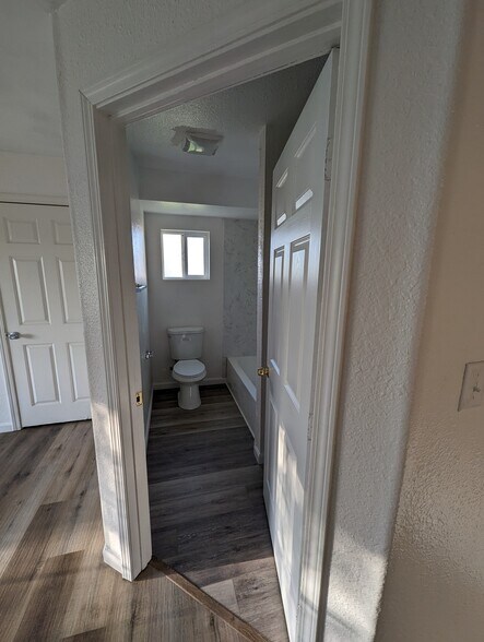 master bathroom - 11200 CA-99