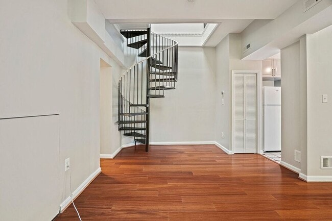 Building Photo - 6 14th St NE