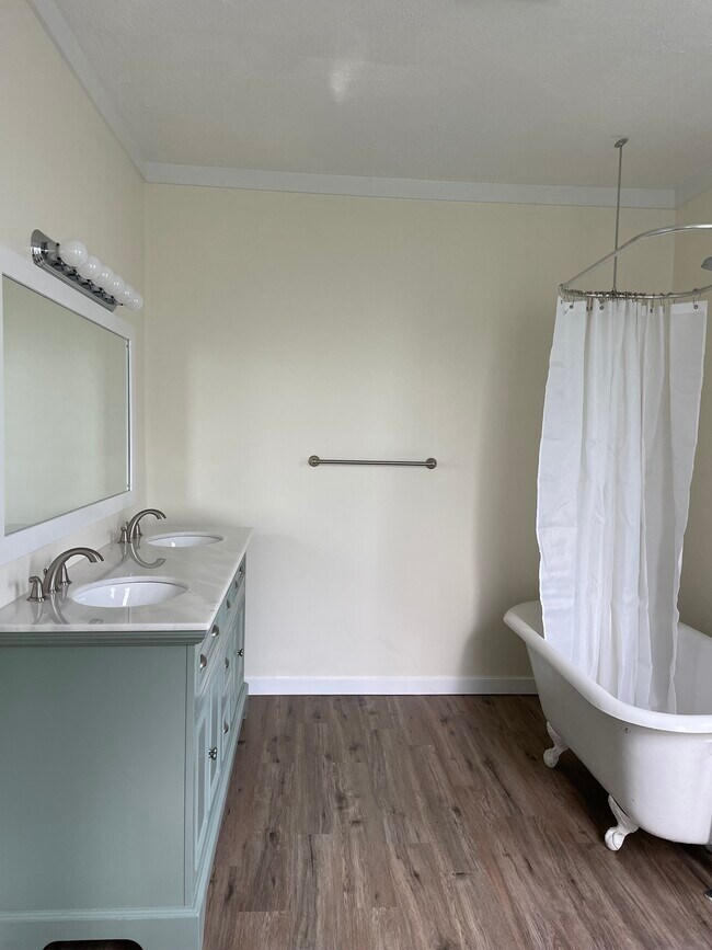 Building Photo - 26 Hoffman Ave