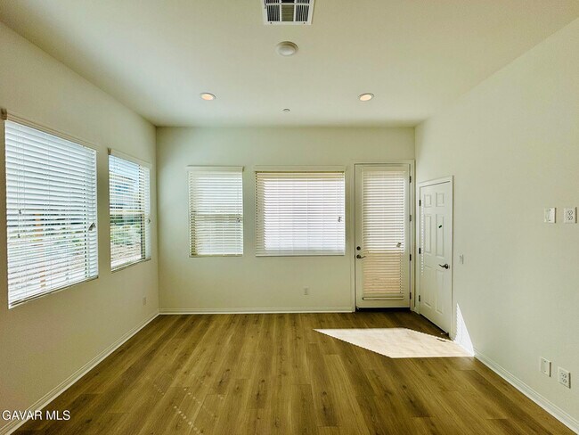 Building Photo - 27366 Hyland Ct