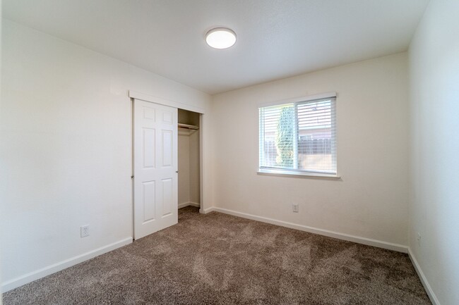 Building Photo - ASK ABOUT OUR HALF OFF MOVE IN SPECIAL!!