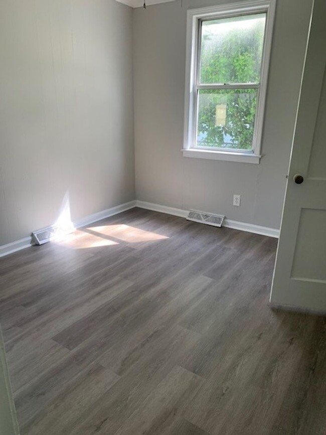 Building Photo - Renovated 2 Bedroom 1 Bath Single Family Home