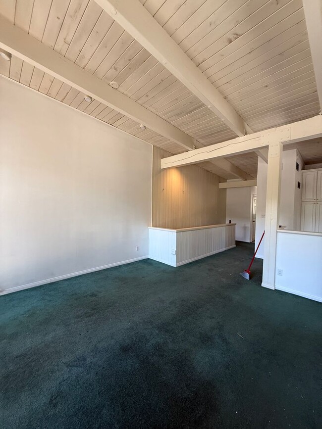 Building Photo - 3 Bed, 2 Bath Townhome with Vaulted Ceilings & Private Balcony