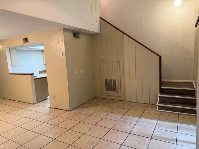 Building Photo - 4304 SW 70th Terrace