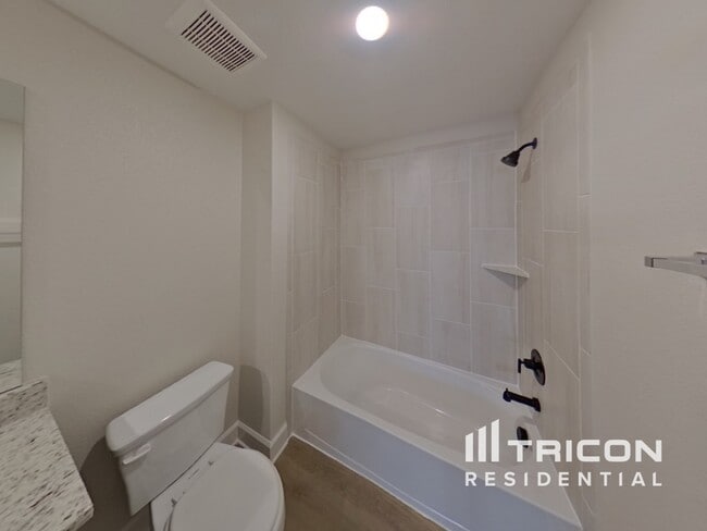 Building Photo - 1209 Bullock Dr
