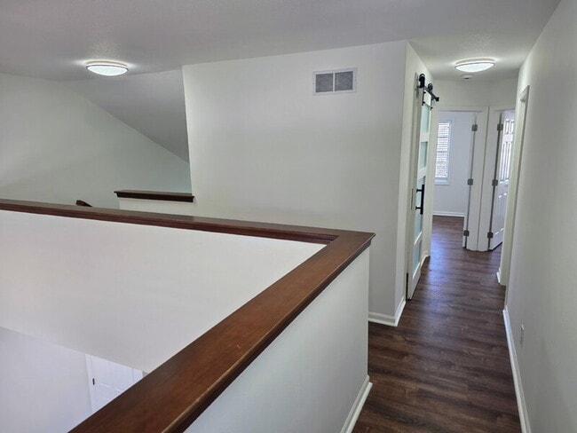 Building Photo - 2215 NW Bayberry Ln