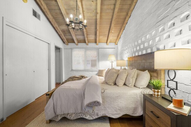 Building Photo - 3691 Laguna Ave