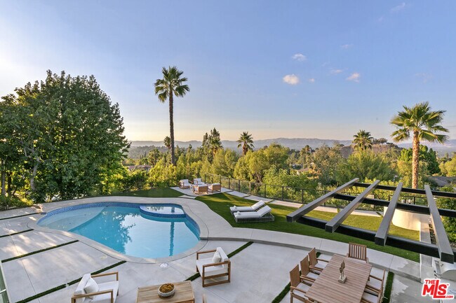 Building Photo - 18101 Green Meadow Dr