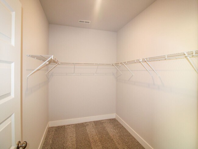 Building Photo - Reduced Rental Rate with $200 Rent Credit for 12 Months!