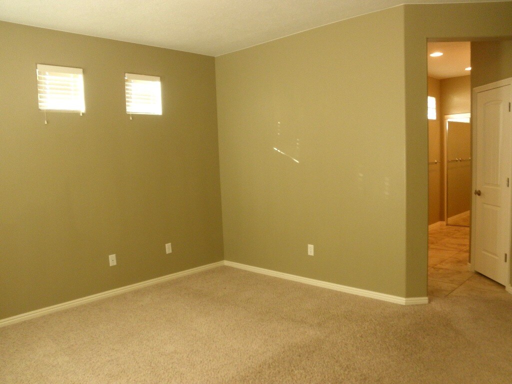 Building Photo - 1220 N Spring Valley Dr