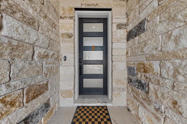 Building Photo - 2121 Lolo Ln