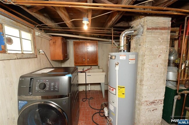 Building Photo - 52 Kovar St