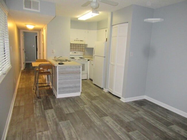 Building Photo - 10174 Beach Dr SW