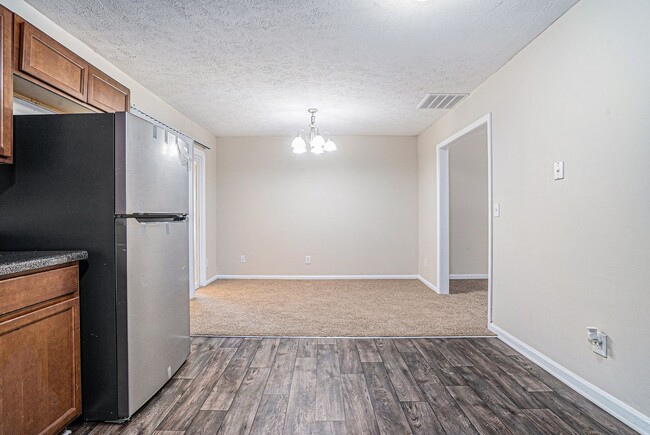 Building Photo - 529 Martindale Ct