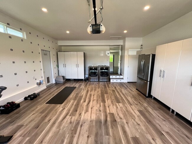 Building Photo - UPDATED THREE BEDROOM TWO BATH ONE-LEVEL EAST CORTE MADERA HOME WITH STUNNING OUTDOOR SPACE