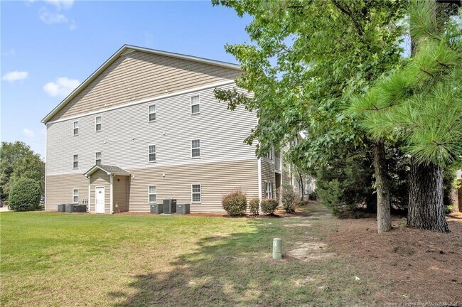 Building Photo - 625 Marshtree Ln