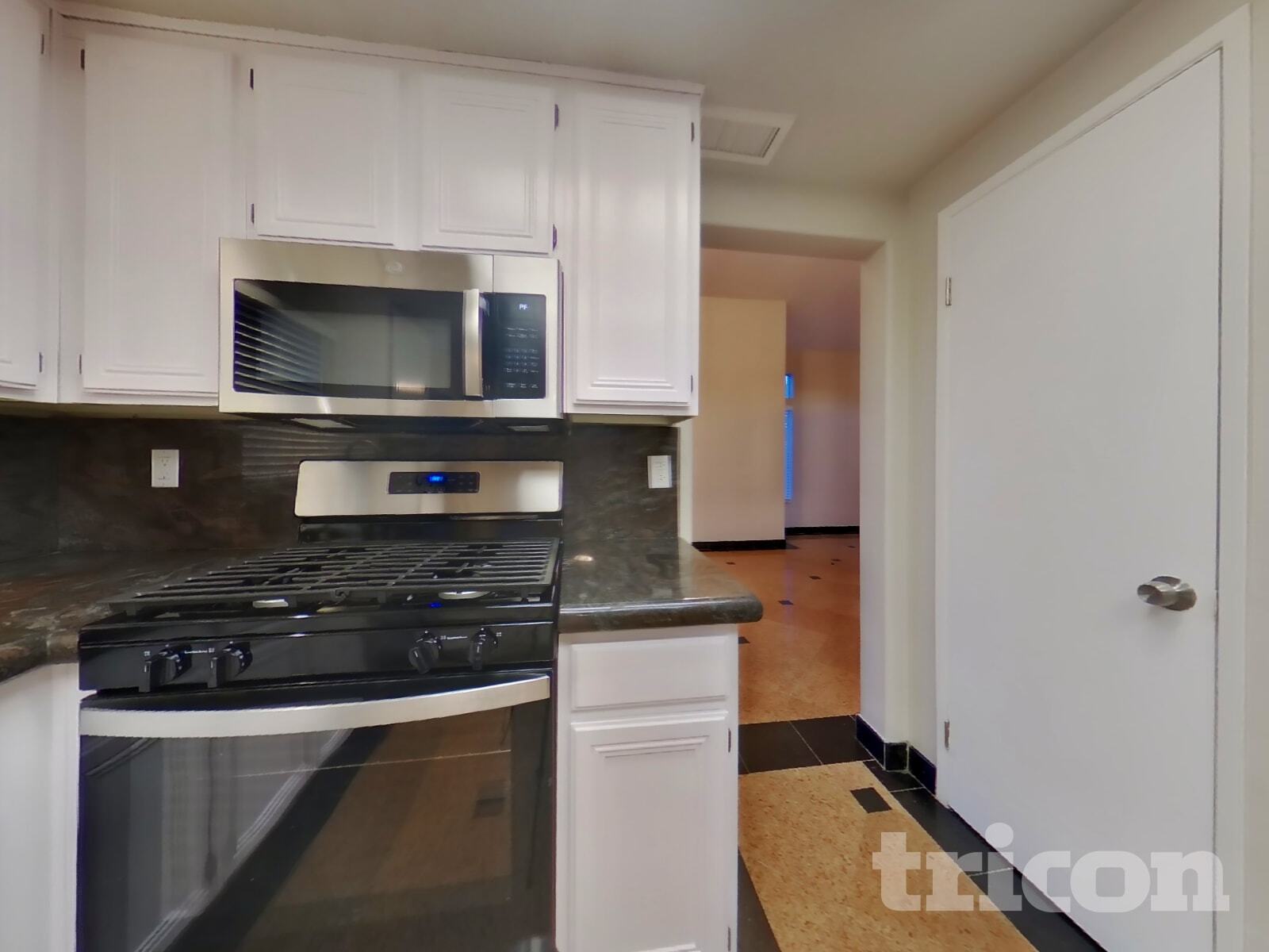 Building Photo - 863 Pike Dr