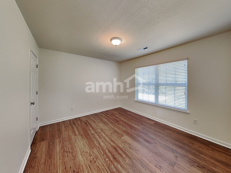 Building Photo - 10815 Pointer Ridge Dr