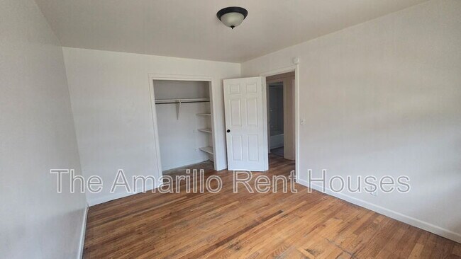 Building Photo - 3300 Fleetwood Dr