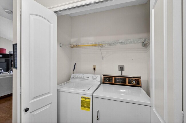 Building Photo - 6485 Chasewood Dr