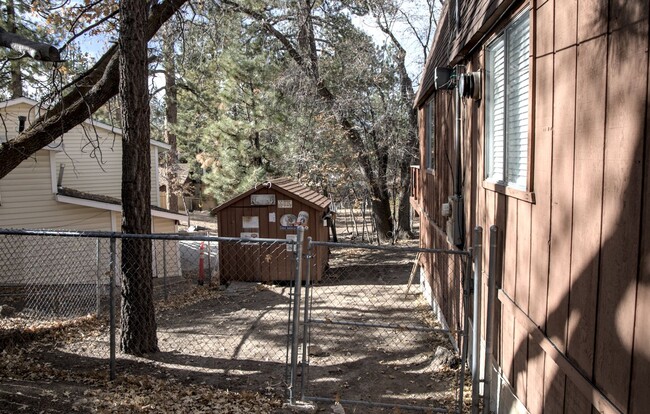 Building Photo - 2 Bedroom 1.5 Bathroom by Alpine Slide