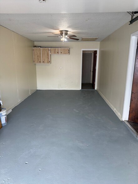 Building Photo - 359 Braden Ave