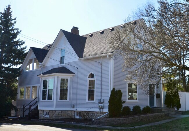 Building Photo - 499 Anthony St