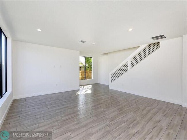 Building Photo - 116 NW 41st St