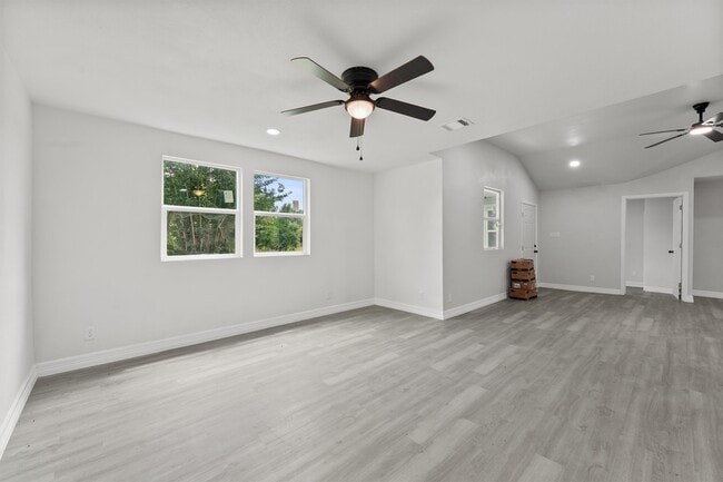 Building Photo - 1615 Hiller St