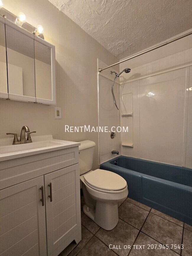 Building Photo - 10 Tall Pines Dr