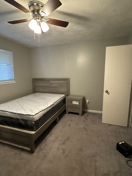 Building Photo - 318 Elm St