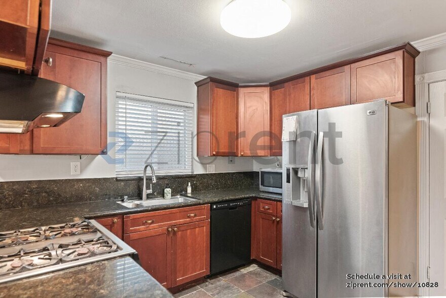 Building Photo - 1861 Briarwood Dr
