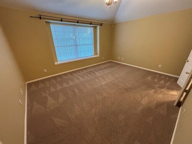 Building Photo - 2909 Yandall Dr