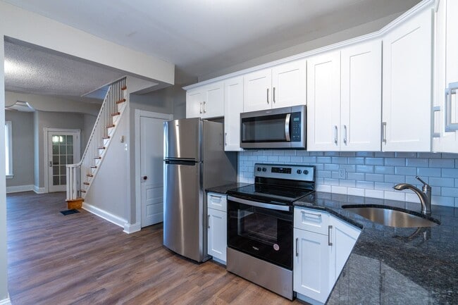 Building Photo - Newly remodeled 3 bedroom Grays Ferry Area