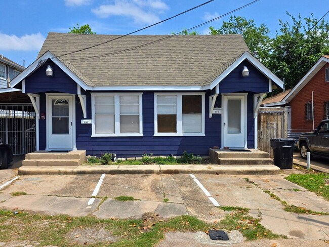 Building Photo - 132 N Estelle St