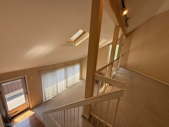 Building Photo - 3844 Bloomingdale Dr