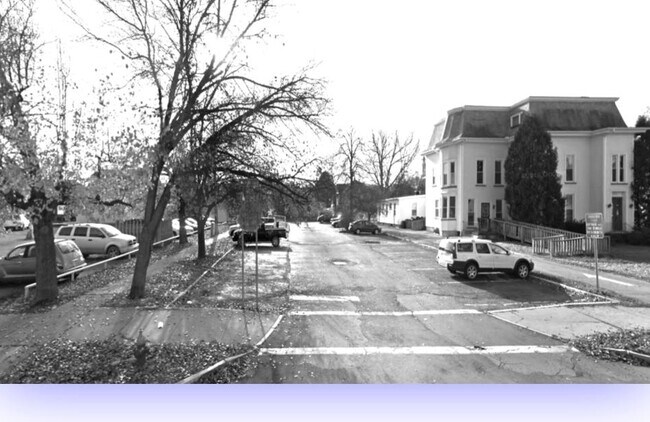 Building Photo - 27 Cottage Ave