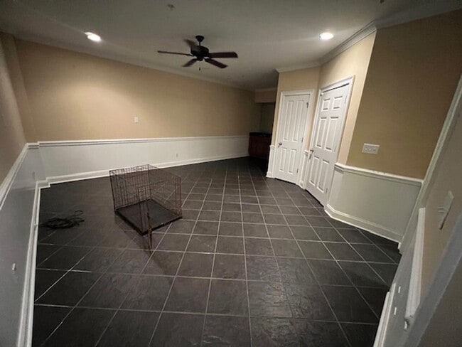 Building Photo - 2 bed 2.5 Condo- Great Location!