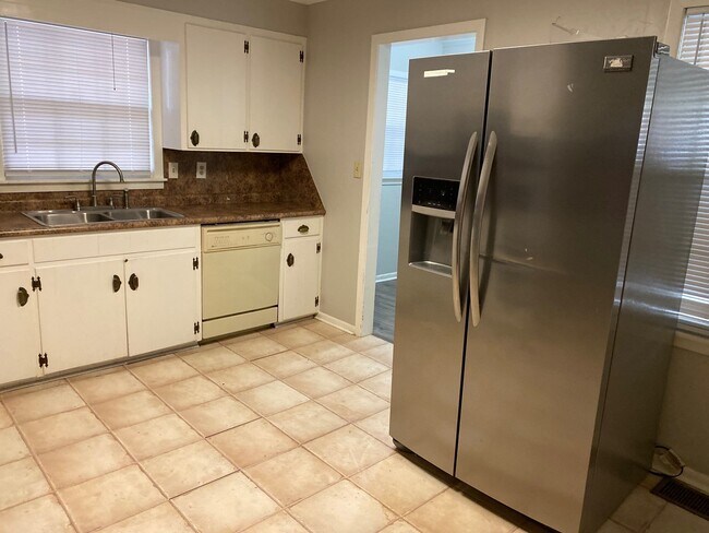 Building Photo - 135 Ayers Dr