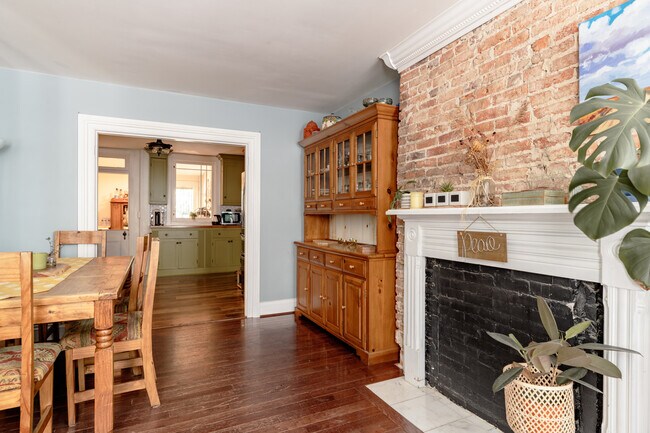 Building Photo - 1702 Hollins St